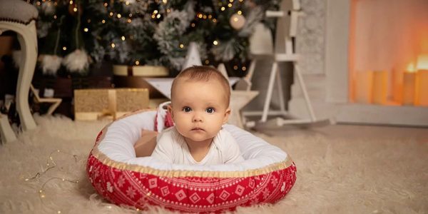 Idealny prezent dla niemowlaka – świąteczny kokon